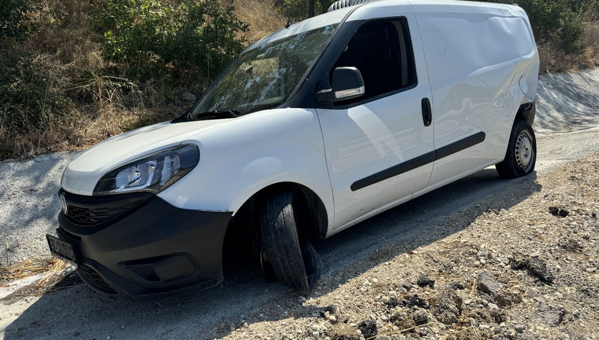 Otomobil ile hafif ticari araç çarpıştı: 4 yaralı Otomobil ile hafif ticari araç çarpıştı: 4 yaralı