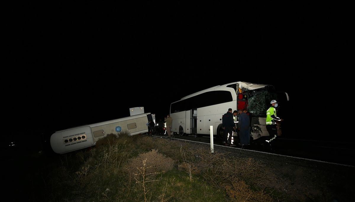 Nevşehir'de öğrencileri taşıyan otobüslerin karıştığı kazada 44 kişi yaralandı