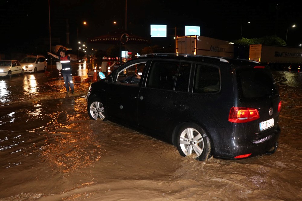 Kapıkule Gümrük Sahası'nı su bastı, sınırda geçişler durdu - 4