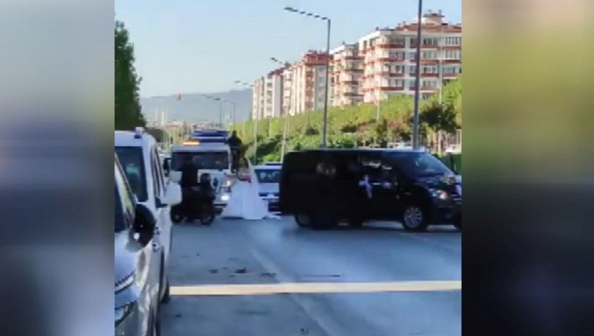 Düğün konvoyunda yolu kapatan iki sürücüye ceza Düğün konvoyunda yolu kapatan iki sürücüye ceza
