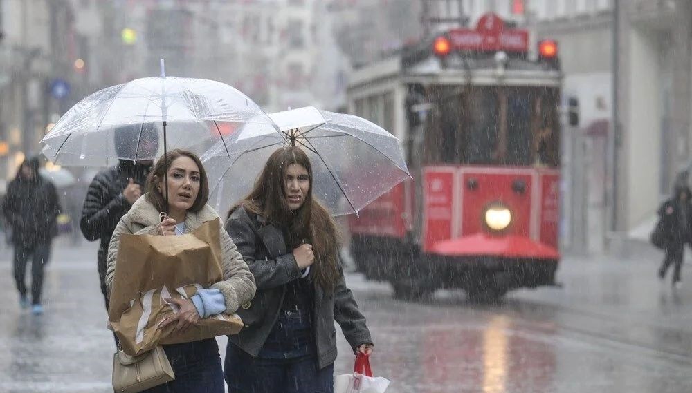 İstanbul'da bugün rüzgar ve sağanak yağışa dikkat