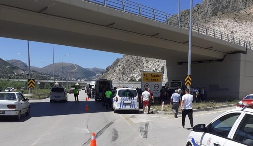 Amasya'da otomobil ile minibüs çarpıştı: 21 yaralı - 1