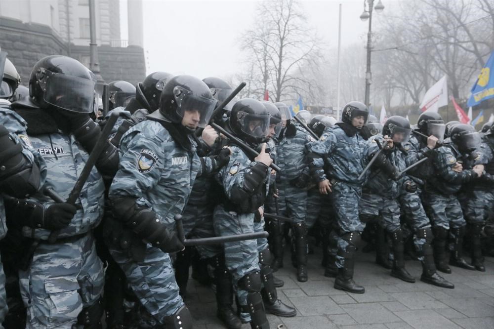 Бойцы беркута. Б беркут. Б беркут. Беркут спецподразделение на майдане. Б беркут.