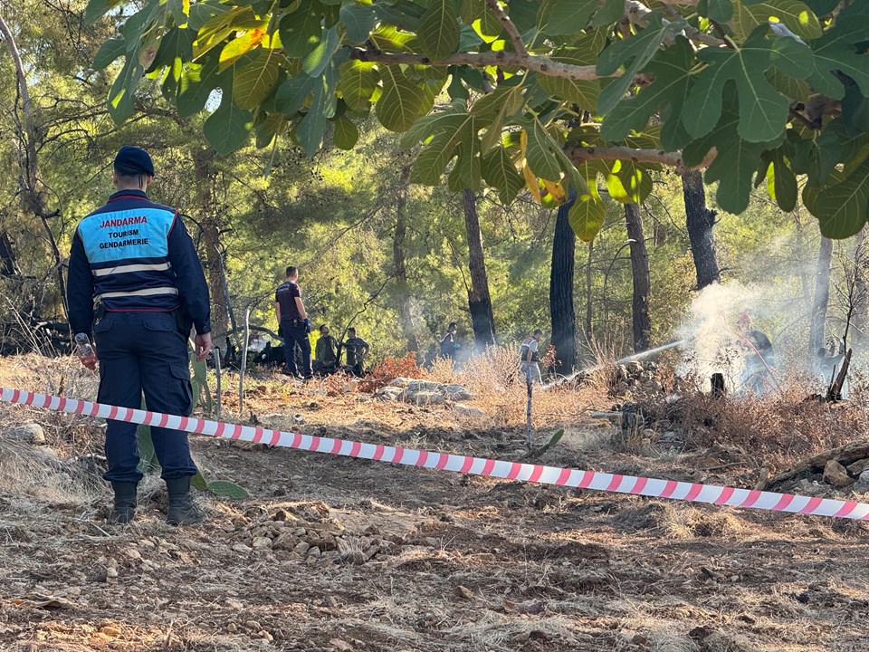 Alanya'da korku dolu anlar: Hava aracı ormanlık alana düştü - 1