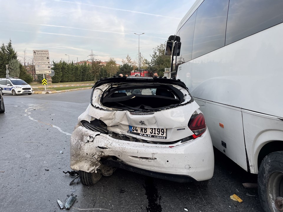 Ümraniye'de zincirleme kaza: 1'i ağır 8 yaralı - 2