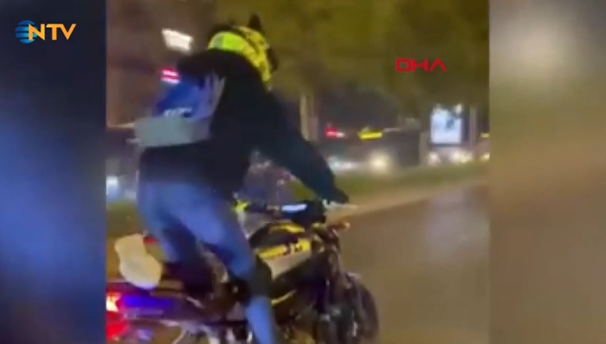 Trafikte akrobatik hareketler yapan motosikletliye 13 bin lira ceza Trafikte akrobatik hareketler yapan motosikletliye 13 bin lira ceza