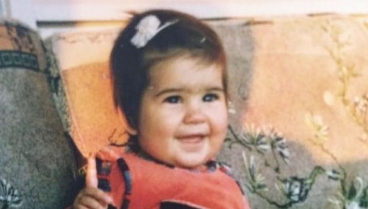 Zeynep Çamcı'dan nostaljik paylaşım (Ünlülerin çocukluk ve gençlik halleri) Zeynep Çamcı'dan nostaljik paylaşım (Ünlülerin çocukluk ve gençlik halleri)