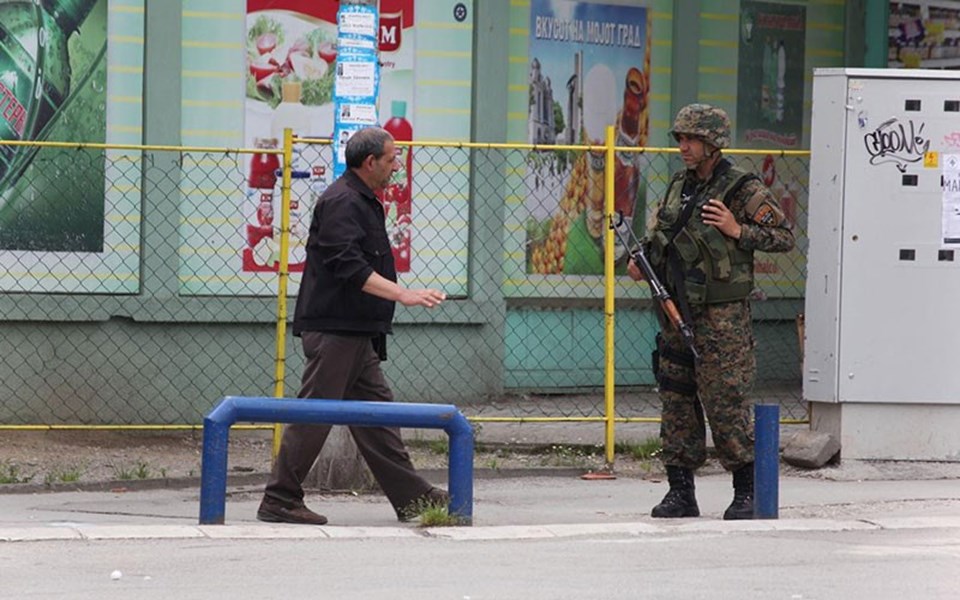 Makedonya'da silahlı çatışma: 5 polis öldü - 1
