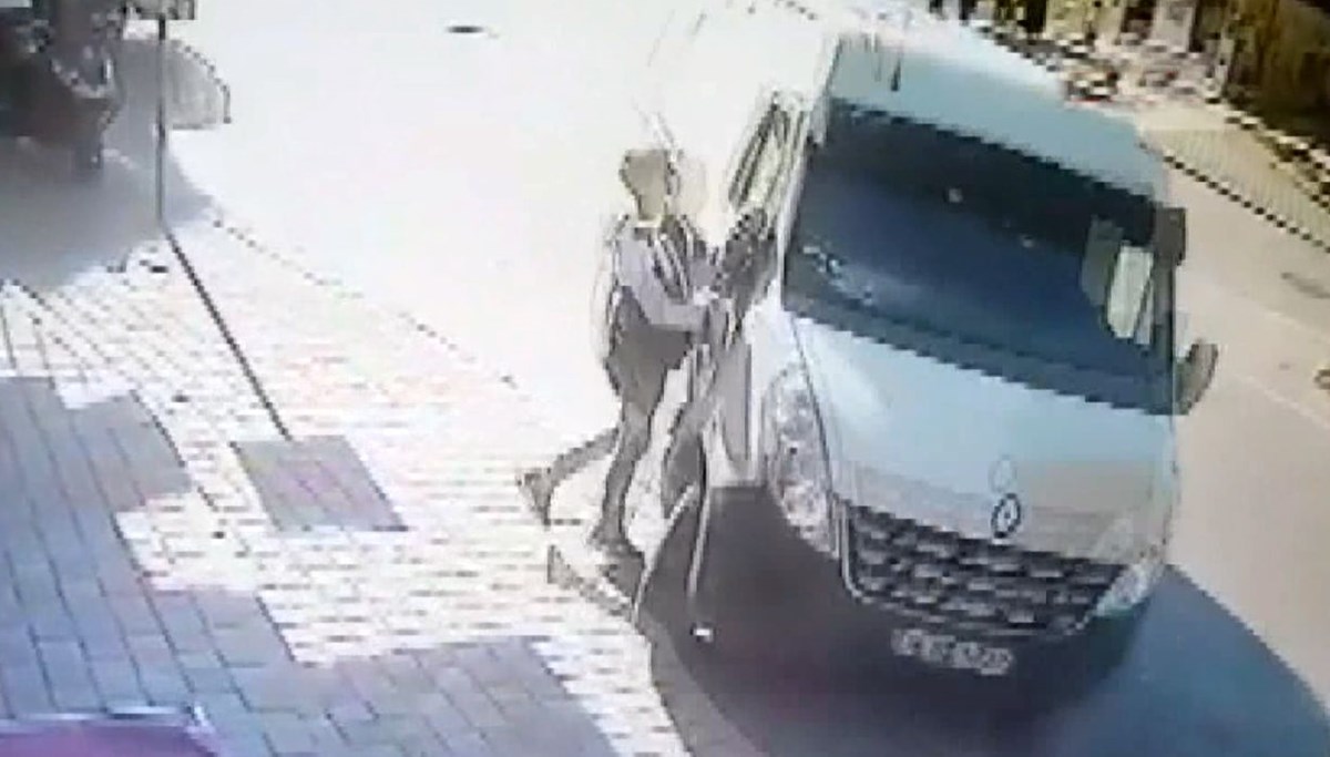 Kaldırımdakiler son anda kurtuldu