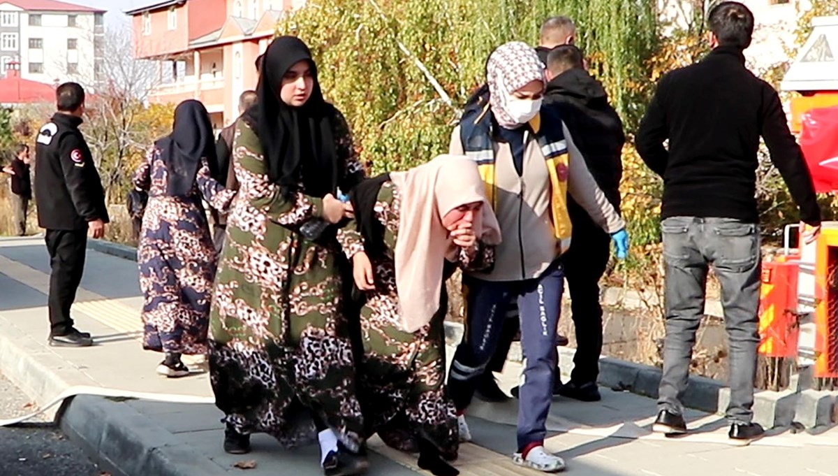 Kız Kur’an kursunda yangın: 6 çocuk dumandan etkilendi Kız Kur’an kursunda yangın: 6 çocuk dumandan etkilendi