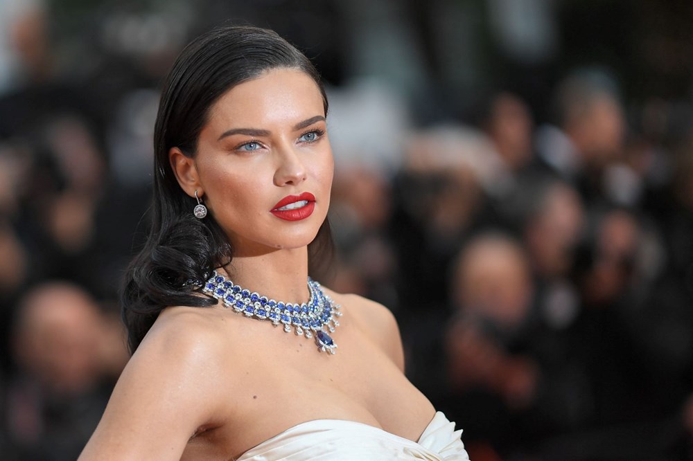 Adriana Lima'nın'FIFA Küresel Taraftar Elçisi' seçilmesine tepki yağdı - 5