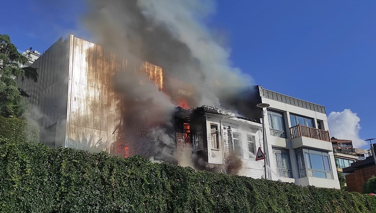 Beyoğlu'nda ahşap binada yangın