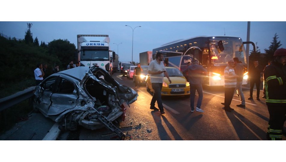 Anadolu otoyolunda zincirleme kaza: 1 ölü, 2 yaralı