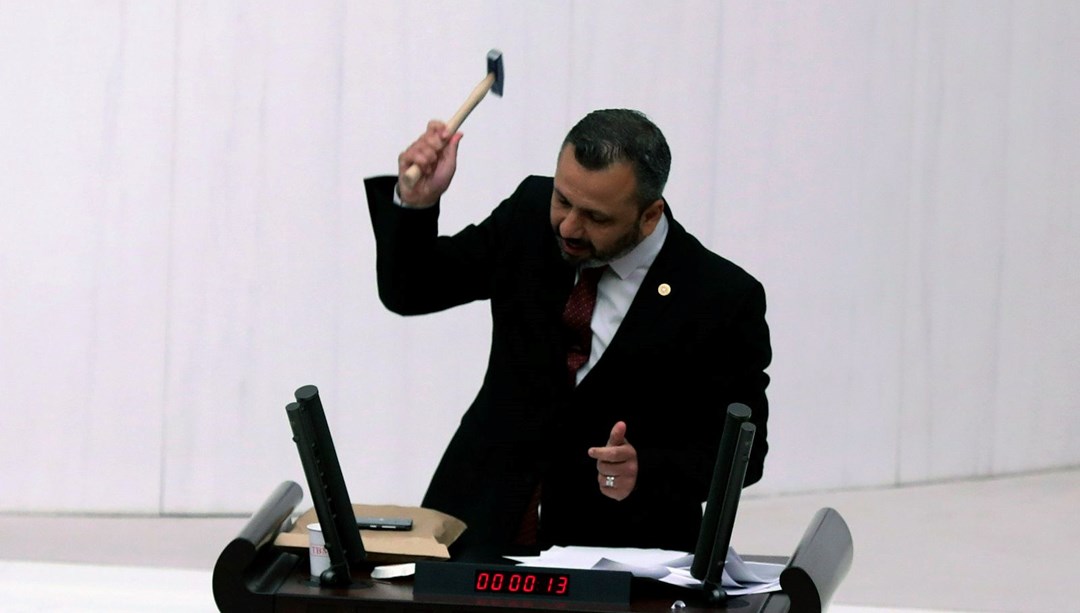 Meclis kürsüsünde çekiçli eylemin cezası belli oldu