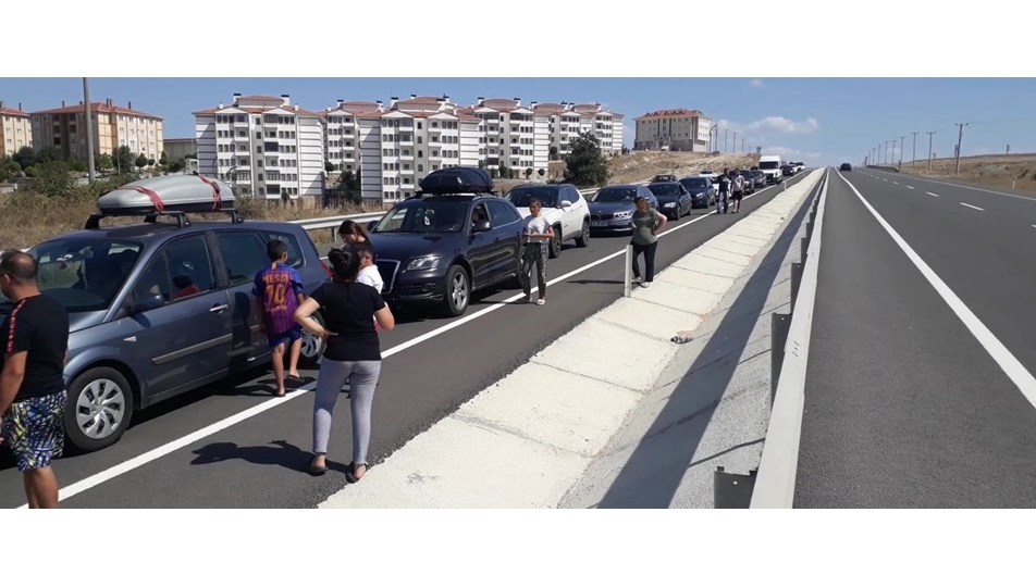 İpsala'da kilometrelerce 'tatilci' kuyruğu