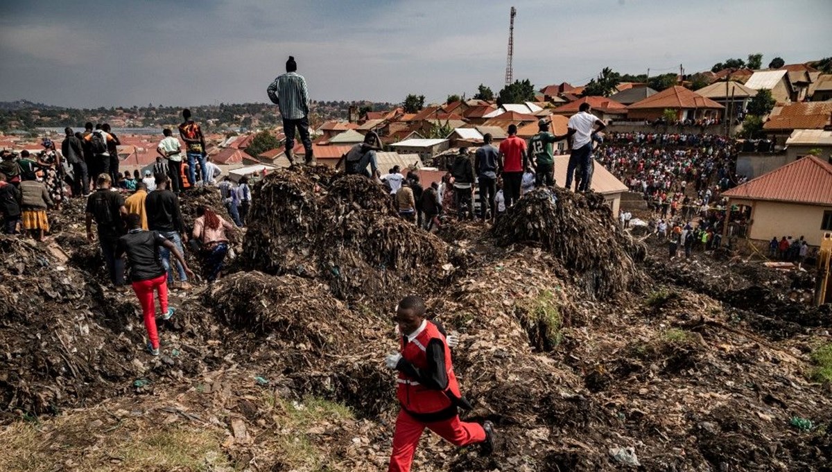 Uganda'da çöp toplama alanı çöktü: Can kaybı 34'e yükseldi Uganda'da çöp toplama alanı çöktü: Can kaybı 34'e yükseldi