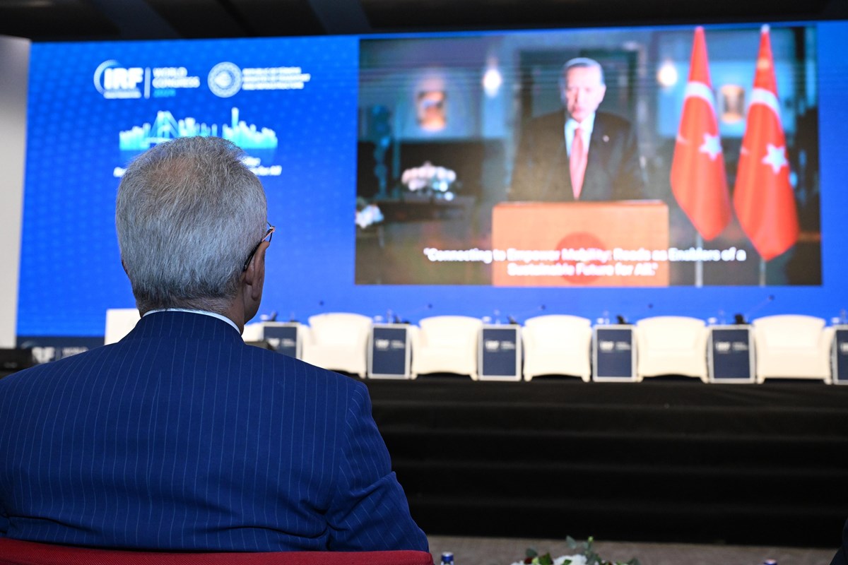 Bakan Uraloğlu, IRF Dünya Kongresi'nin açılışına videokonferans ile katılan Cumhurbaşkanı Erdoğan Bakan Uraloğlu, IRF Dünya Kongresi'nin açılışına videokonferans ile katılan Cumhurbaşkanı Erdoğan