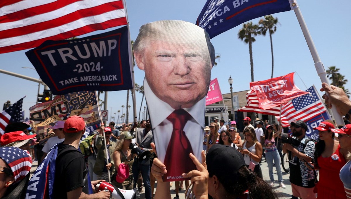 Trump'ın vurulmasına Trump'ın vurulmasına