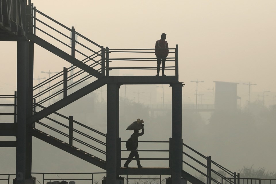 Yeni Delhi'de hava kirliliği "üst sınır"ın 14 kat üzerine çıktı - 2