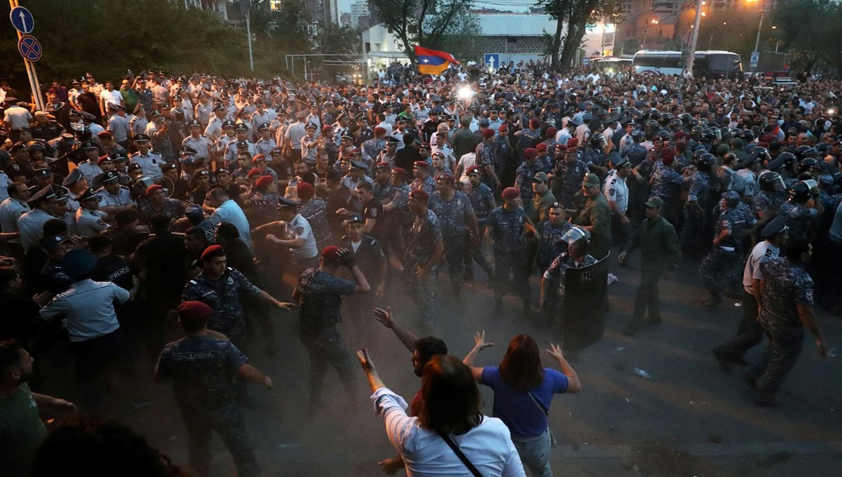 Ermenistan'da polis ile protestocular arasında çıkan çatışma sonucu 60 kişi yaralandı