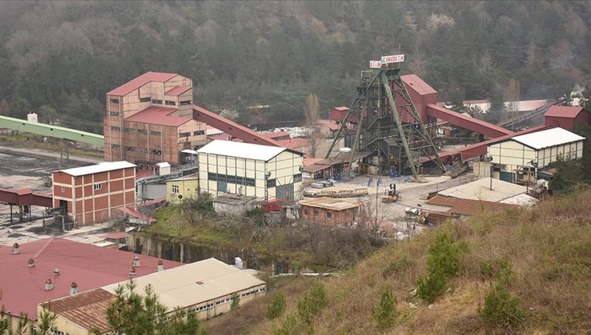 Amasra'daki maden faciası davasında ara karar: Tutuklu sanıklardan 3'üne ev hapsi Amasra'daki maden faciası davasında ara karar: Tutuklu sanıklardan 3'üne ev hapsi
