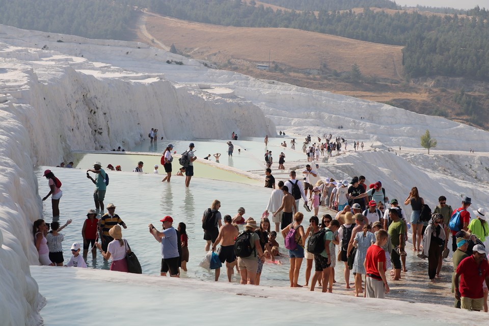 Pamukkale'yi 8 ayda 1 milyon 512 bin kişi ziyaret etti - 1