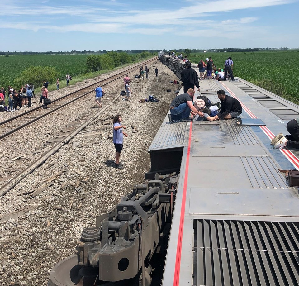 ABD’de 243 yolcusu bulunan tren raydan çıktı: 3 kişi öldü, çok sayıda yaralı var - 1
