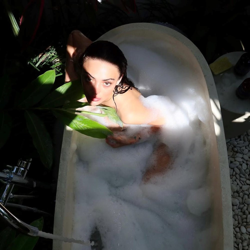 Rabia Soytürk'ün küvet pozları gündem olmuştu: Kimin çektiğini açıkladı 74