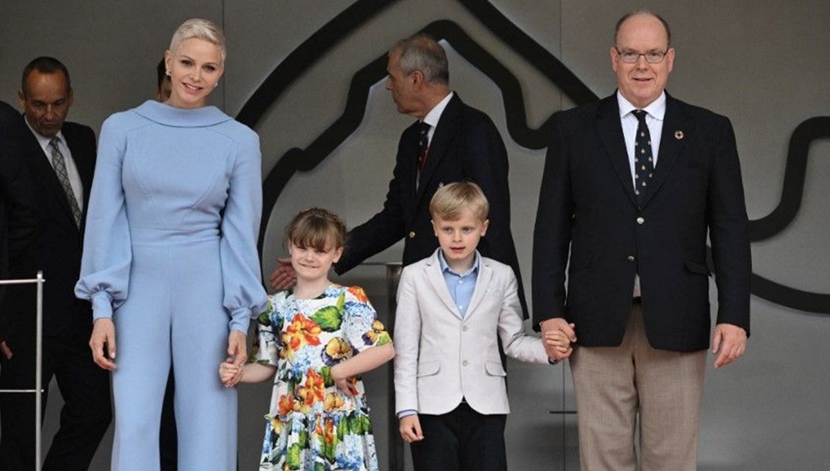 Monaco Prensi Albert'ten evlilik dışı iki çocuğuyla birlikte ilk fotoğraf Monaco Prensi Albert'ten evlilik dışı iki çocuğuyla birlikte ilk fotoğraf