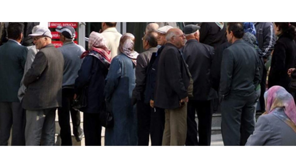 2.2 milyon emeklinin 300 liralık zam umudu