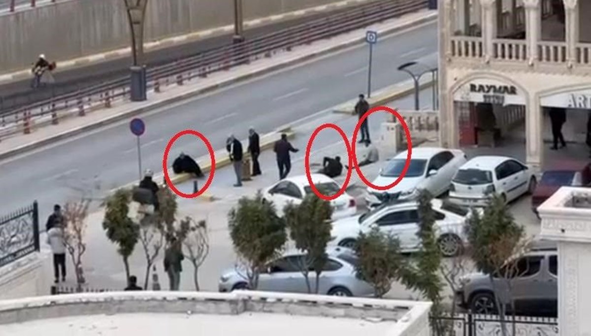 Mardin Adliyesi önünde silahlı kavga: 4 yaralı Mardin Adliyesi önünde silahlı kavga: 4 yaralı