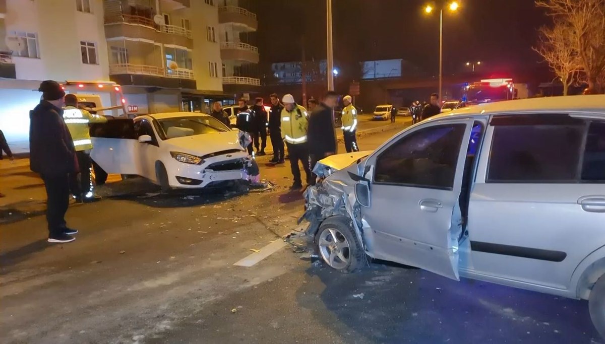 Kırıkkale'de iki otomobil çarpıştı: 7 yaralı