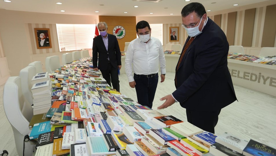 Kültür ve Turizm Bakanı Mehmet Nuri Ersoy’dan Cemil Meriç Kitaplığı’na 2 bin kitap bağışı