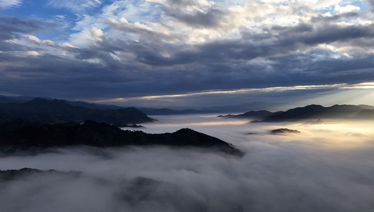 Kızılırmak nehrini kaplayan sis, seyrine doyulmaz manzaralar oluşturdu