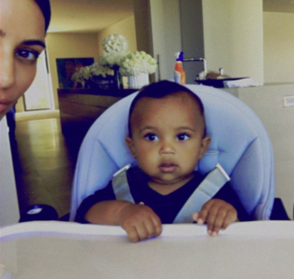 Kim Kardashian'dan oğlu Saint West'le fotoğraf paylaşımı - 2