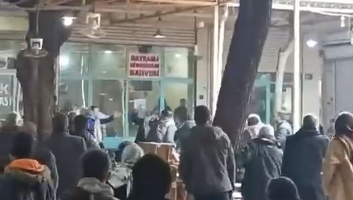 Kahvehanede kavga: Sandalye ve yumruklar havada uçuştu Kahvehanede kavga: Sandalye ve yumruklar havada uçuştu