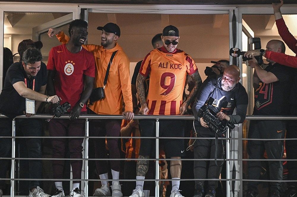 Florya'da şampiyonluk kutlaması: Icardi Ali Koç forması giydi - 10