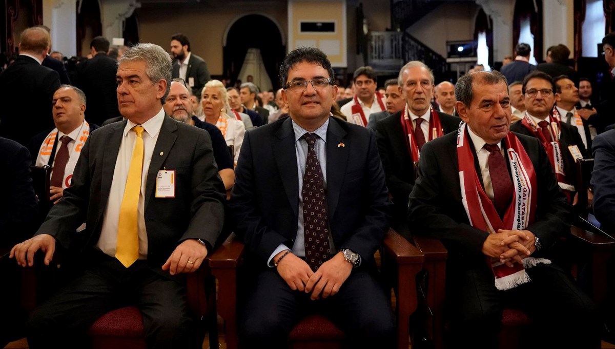 Galatasaray'da seçim: Oy verme işlemi başladı Galatasaray'da seçim: Oy verme işlemi başladı