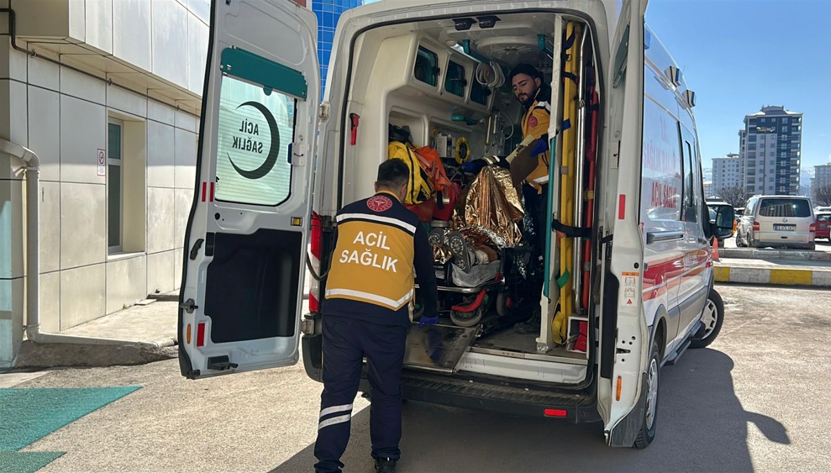 Son dakika. Sivas'ta kayak merkezindeki otelde patlama: Yaralılar var Son dakika. Sivas'ta kayak merkezindeki otelde patlama: Yaralılar var