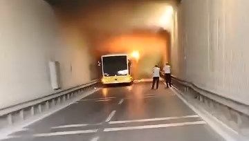 Zincirlikuyu'da İETT otobüsü yandı