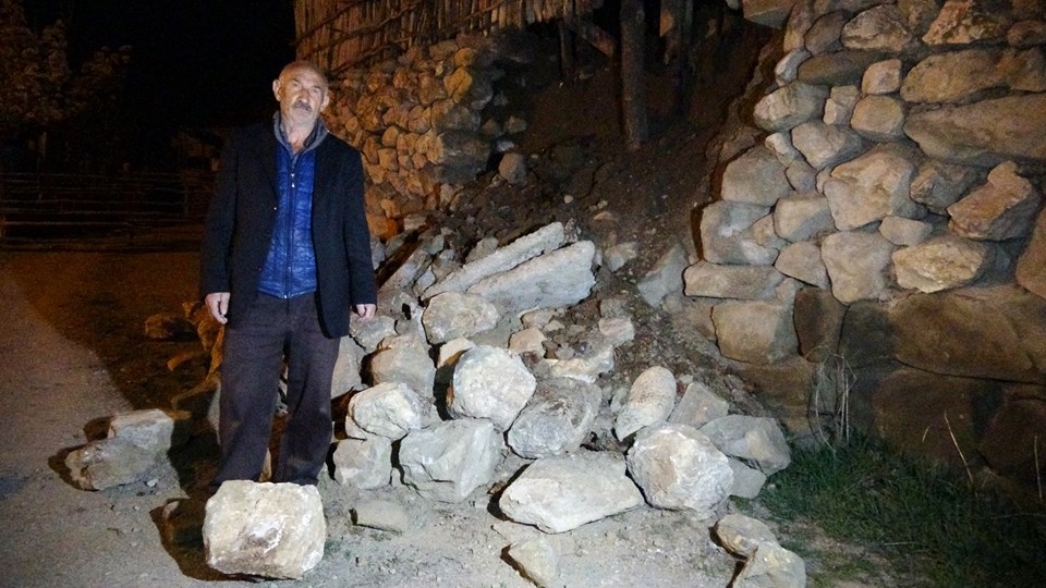 Depremden etkilenen Yozgat’ta 200’ün üzerinde ev ve ahırda hasar oluştu - 1