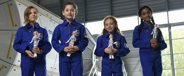 Kadın astronot Samantha Cristoforetti Barbie koleksiyonunda (İlham veren kadınların Barbie'leri)