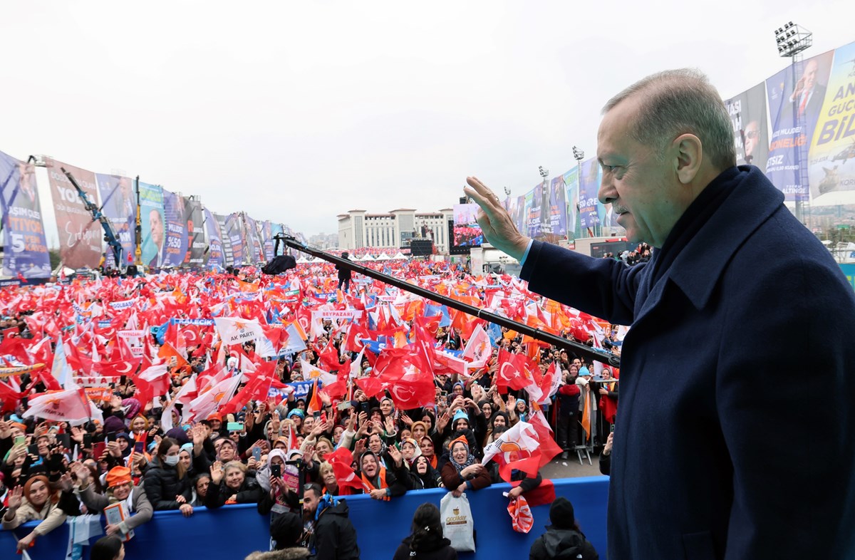 Cumhurbaşkanı Erdoğan, miting alanında 200 bin kişinin olduğunu söyledi.