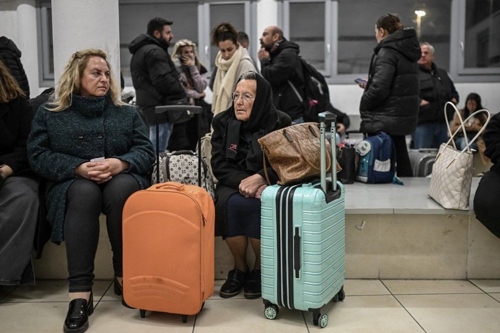 Santorini'de son durum: Heyelan riski arttı, 6'dan büyük deprem beklentisi - 6