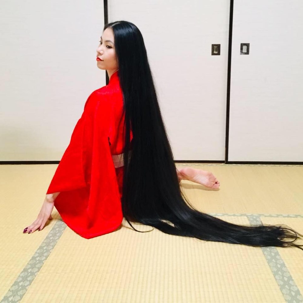 15 yıldır saçlarını kestirmeyen 'Japon Rapunzel’in saçlarıiki metreye ulaştı - 2