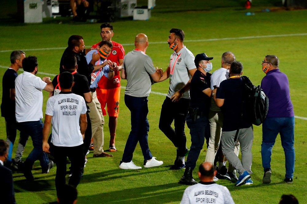 Alanyaspor-Trabzonspor maçı sonunda arbede - 2