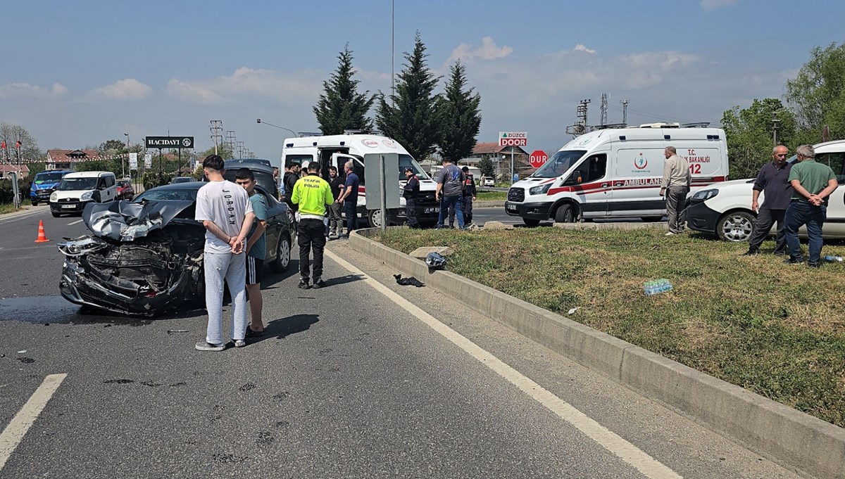 Dinlenme tesisi çıkışında kaza: 3 yaralı