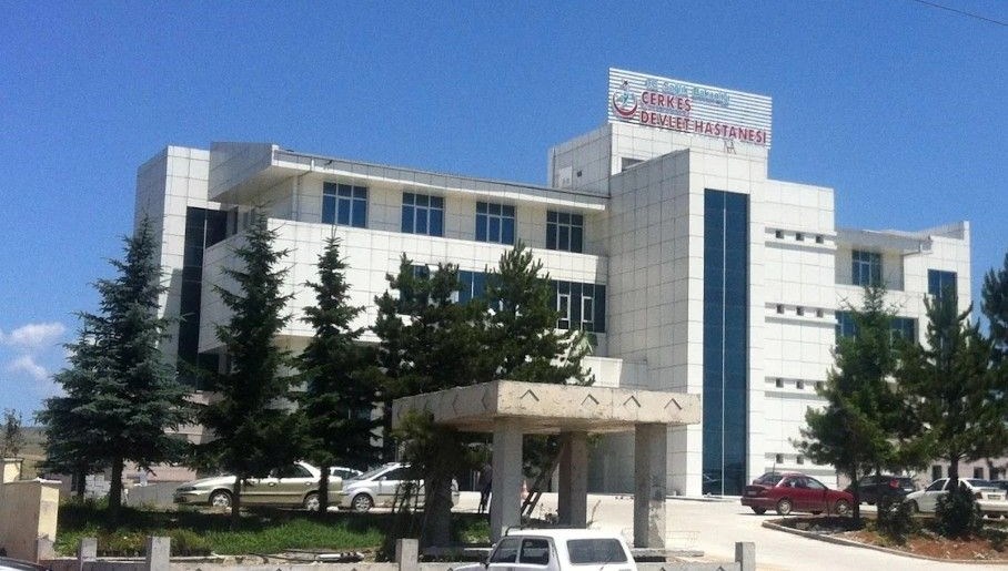 Devrilen pikabın sürücüsü yaralandı