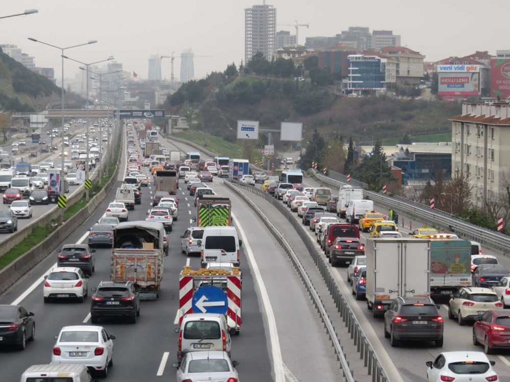 İstanbul'da hafta sonu kısıtlaması öncesi trafik yoğunluğu - 2