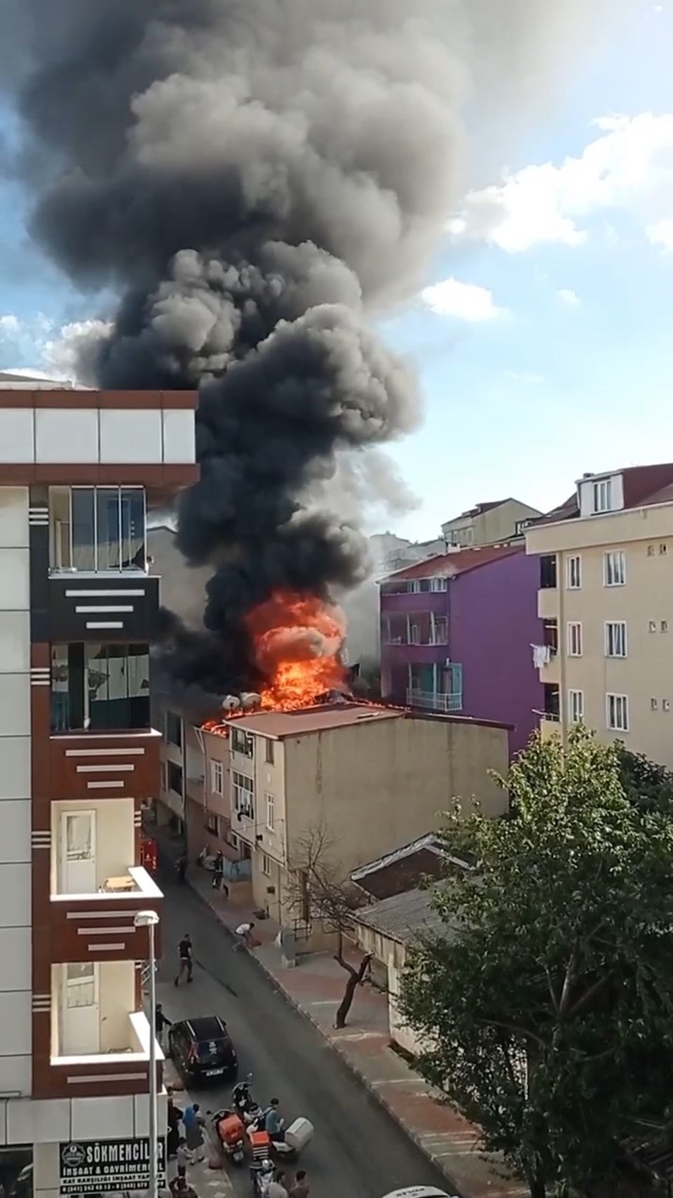 İstanbul'da çıkan yangında otizmli çocuk öldü - 1